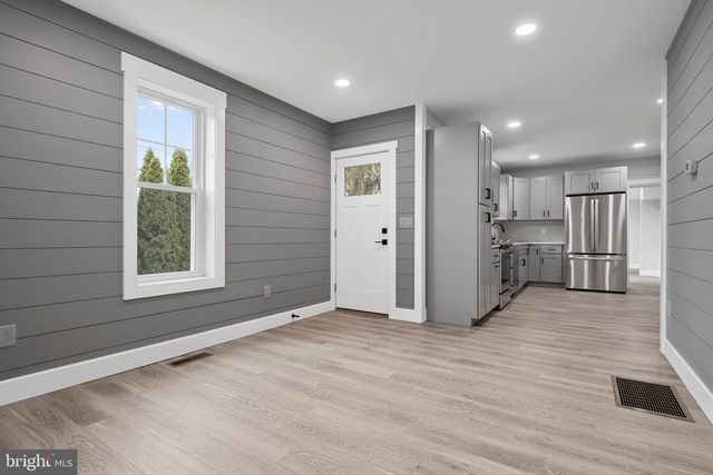 211 W BROAD, Shillington, PA 19607