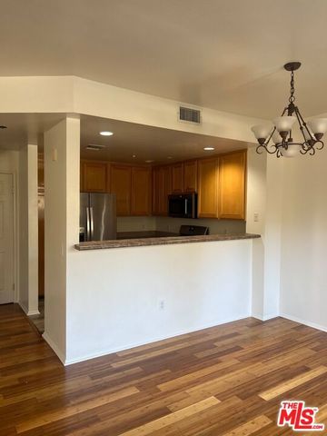 4600 Don Lorenzo Drive 29, Los Angeles, CA 90008
