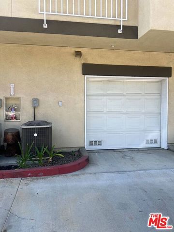 4600 Don Lorenzo Drive 29, Los Angeles, CA 90008