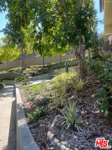 4600 Don Lorenzo Drive 29, Los Angeles, CA 90008
