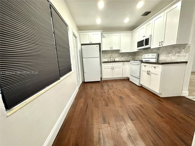 1941 NE 157th Ter, North Miami Beach, FL 33162