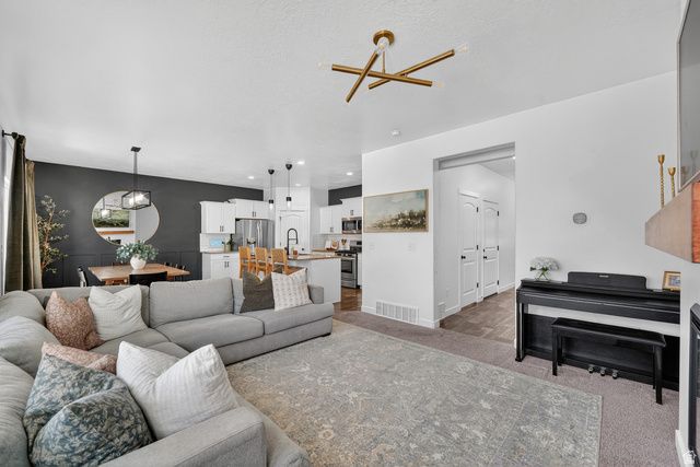 512 S PEGASUS WAY, Saratoga Springs, UT 84045