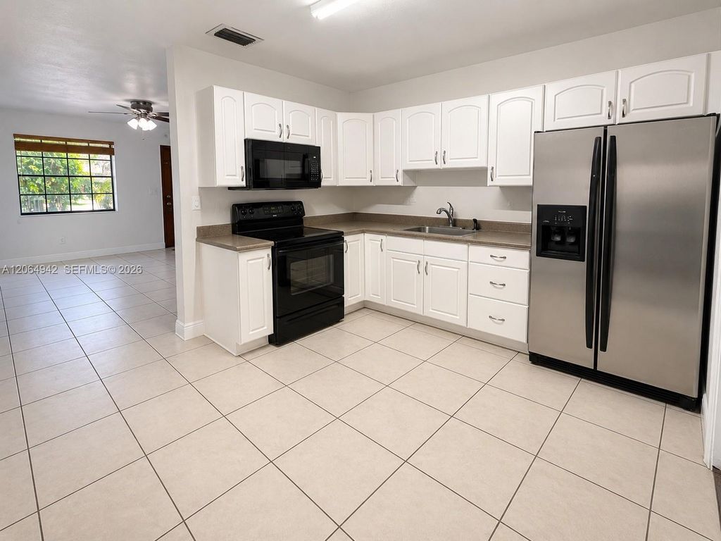 525 SW 78th Ct 525, Miami, FL 33144