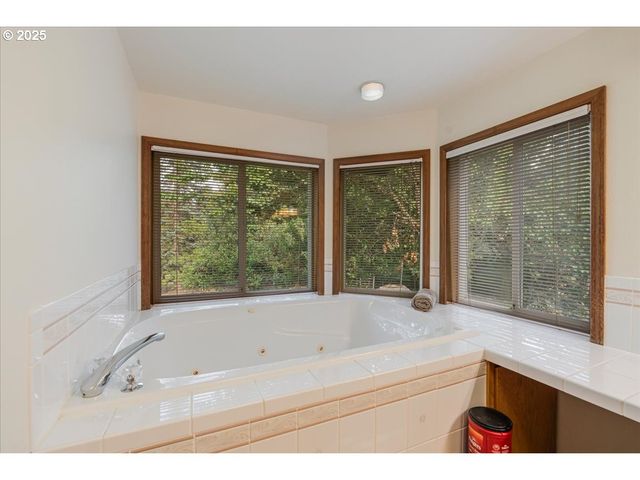 2419 Ne GRANDHAVEN St, Mc Minnville, OR 97128