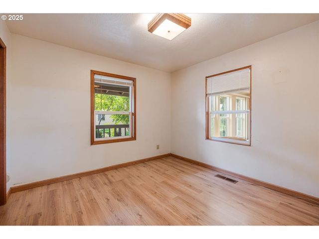 2419 Ne GRANDHAVEN St, Mc Minnville, OR 97128