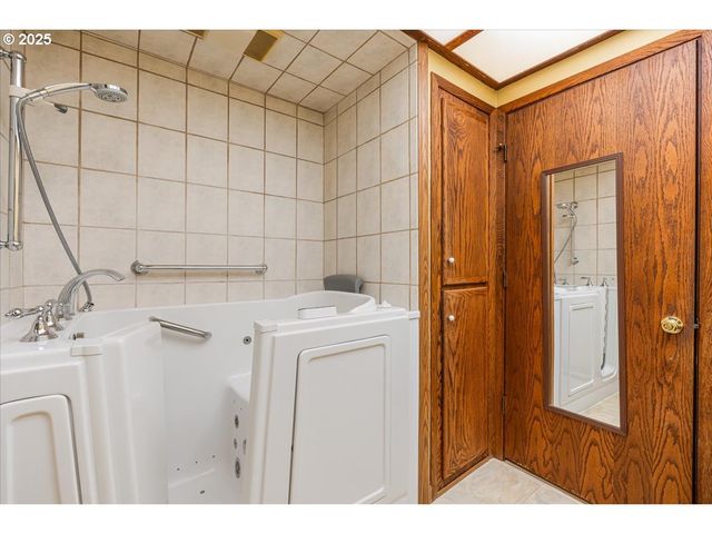 2419 Ne GRANDHAVEN St, Mc Minnville, OR 97128