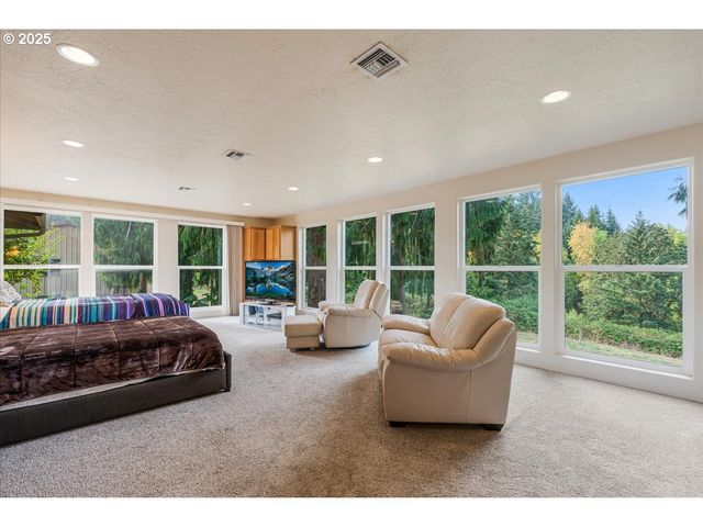 2419 Ne GRANDHAVEN St, Mc Minnville, OR 97128