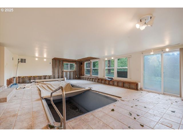 2419 Ne GRANDHAVEN St, Mc Minnville, OR 97128