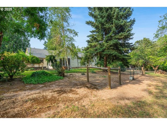 2419 Ne GRANDHAVEN St, Mc Minnville, OR 97128