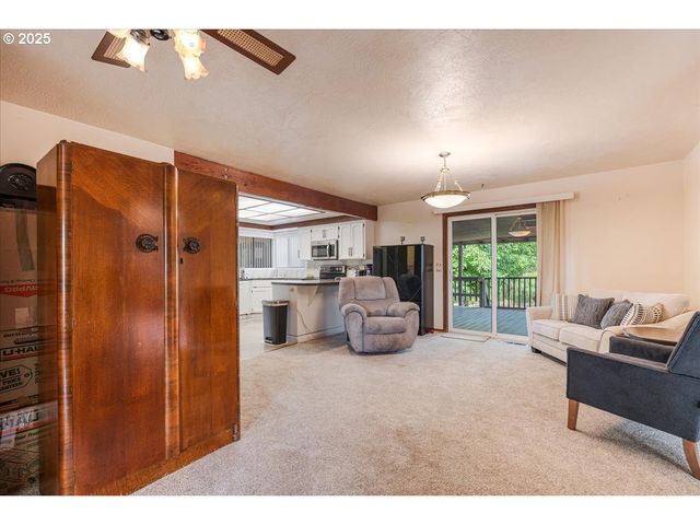 2419 Ne GRANDHAVEN St, Mc Minnville, OR 97128