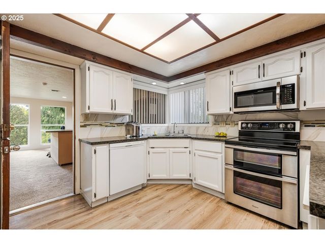 2419 Ne GRANDHAVEN St, Mc Minnville, OR 97128