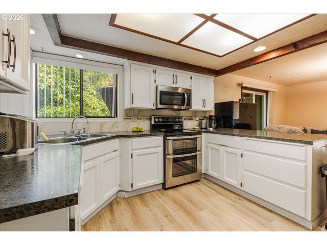 2419 Ne GRANDHAVEN St, Mc Minnville, OR 97128