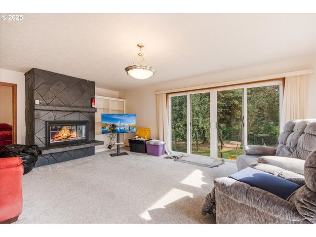 2419 Ne GRANDHAVEN St, Mc Minnville, OR 97128