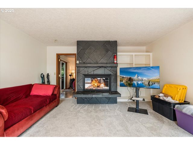 2419 Ne GRANDHAVEN St, Mc Minnville, OR 97128