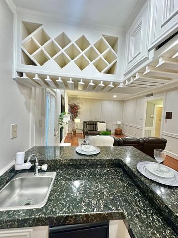 2514 Nantucket Drive C, Houston, TX 77057