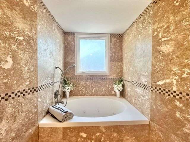 2514 Nantucket Drive C, Houston, TX 77057