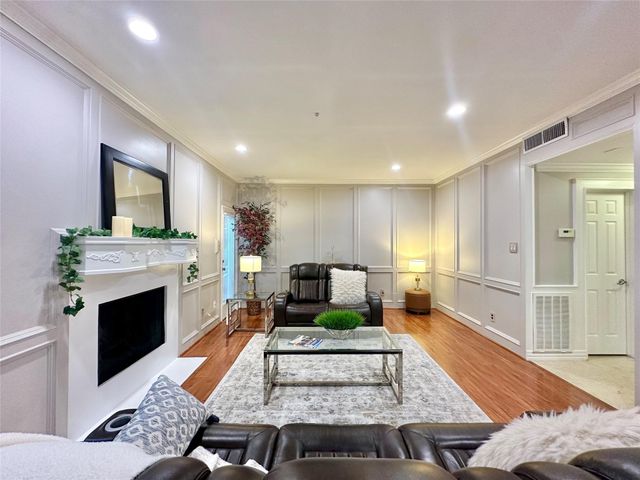 2514 Nantucket Drive C, Houston, TX 77057