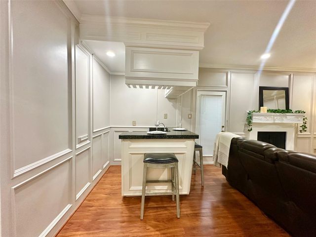 2514 Nantucket Drive C, Houston, TX 77057