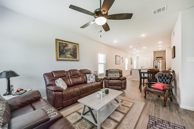 800 Westpointe Drive, Dayton, TX 77535