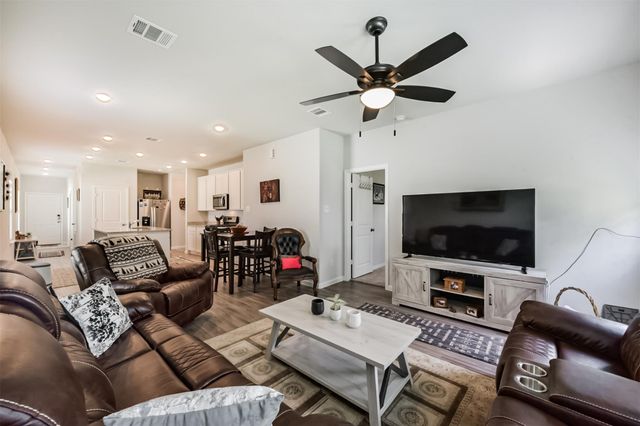 800 Westpointe Drive, Dayton, TX 77535