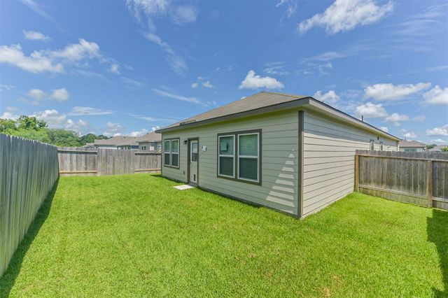 800 Westpointe Drive, Dayton, TX 77535