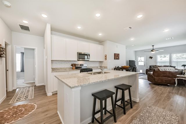 800 Westpointe Drive, Dayton, TX 77535