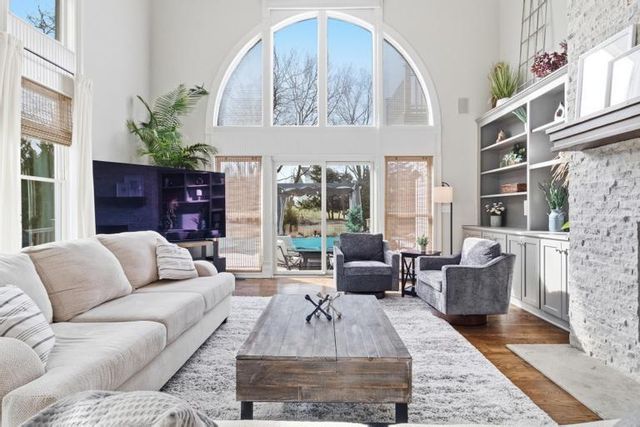 14346 S Caenen Lane, Olathe, KS 66062