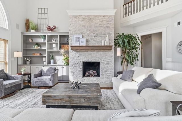 14346 S Caenen Lane, Olathe, KS 66062