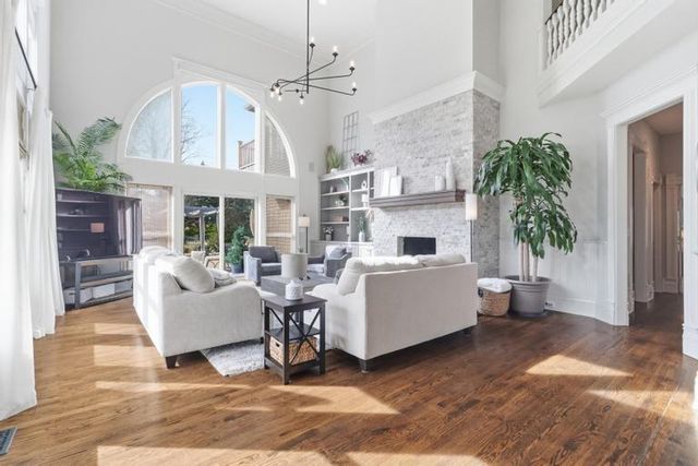 14346 S Caenen Lane, Olathe, KS 66062