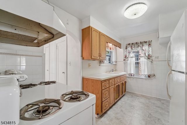 124 Walker Rd, West Orange Twp., NJ 07052