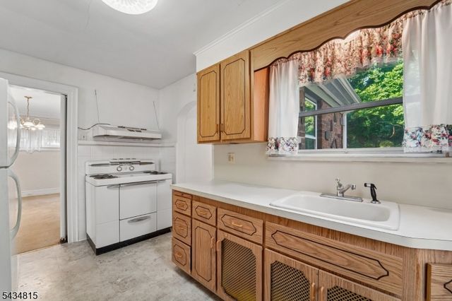 124 Walker Rd, West Orange Twp., NJ 07052
