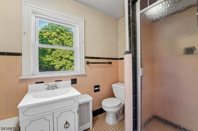 124 Walker Rd, West Orange Twp., NJ 07052