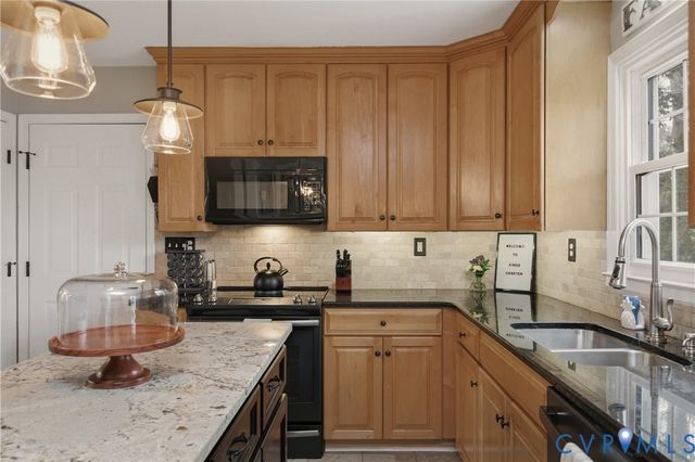 10311 Aynhoe Ct, Mechanicsville, VA 23116