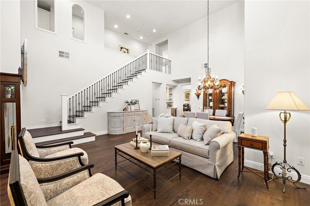 Image 1 of property listing at 110 Plaza Via Sol, San Clemente, CA 92673