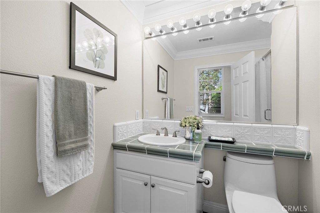 Image 11 of property listing at 110 Plaza Via Sol, San Clemente, CA 92673