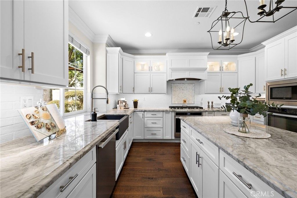 Image 15 of property listing at 110 Plaza Via Sol, San Clemente, CA 92673