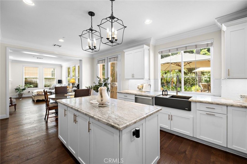 Image 18 of property listing at 110 Plaza Via Sol, San Clemente, CA 92673