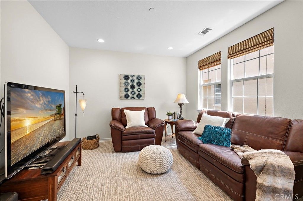 Image 25 of property listing at 110 Plaza Via Sol, San Clemente, CA 92673