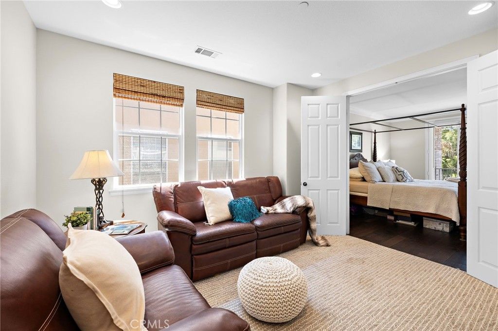 Image 26 of property listing at 110 Plaza Via Sol, San Clemente, CA 92673