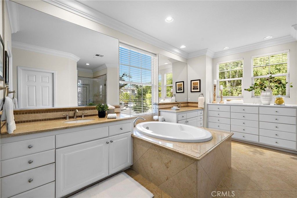 Image 28 of property listing at 110 Plaza Via Sol, San Clemente, CA 92673