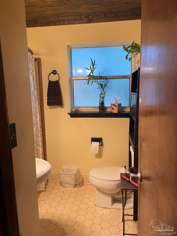 5921 Count Rd, Pensacola, FL 32503