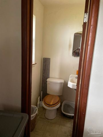 5921 Count Rd, Pensacola, FL 32503