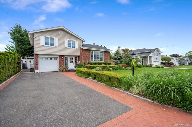 39 Brewster Road W, Massapequa, NY 11758