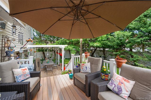 39 Brewster Road W, Massapequa, NY 11758