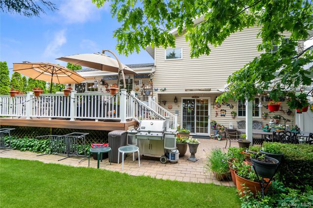 39 Brewster Road W, Massapequa, NY 11758