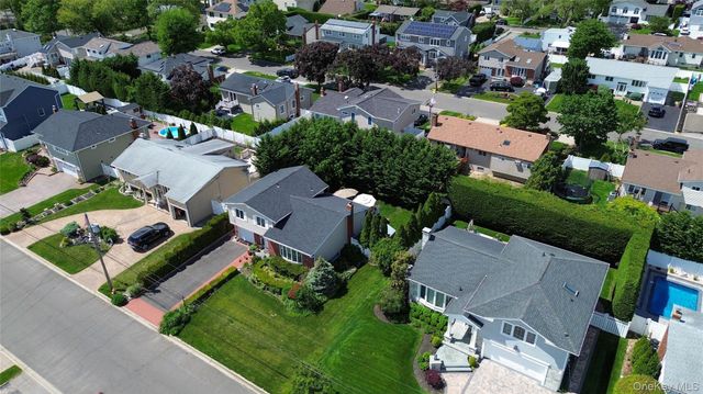 39 Brewster Road W, Massapequa, NY 11758
