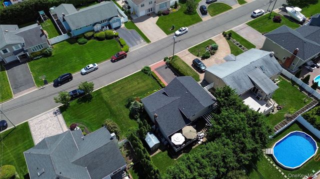 39 Brewster Road W, Massapequa, NY 11758