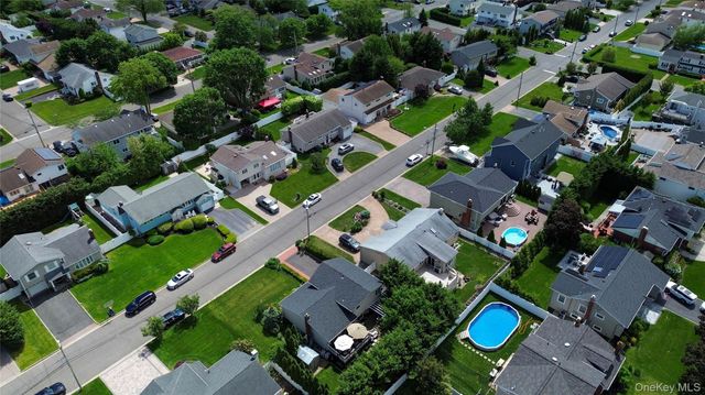 39 Brewster Road W, Massapequa, NY 11758