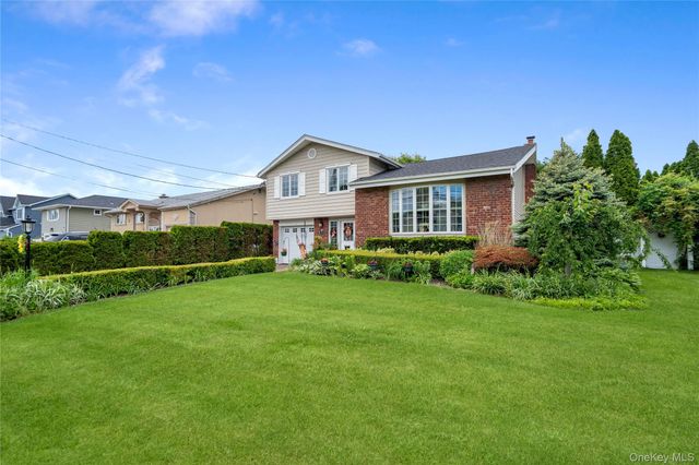 39 Brewster Road W, Massapequa, NY 11758