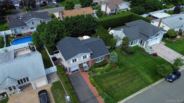 39 Brewster Road W, Massapequa, NY 11758